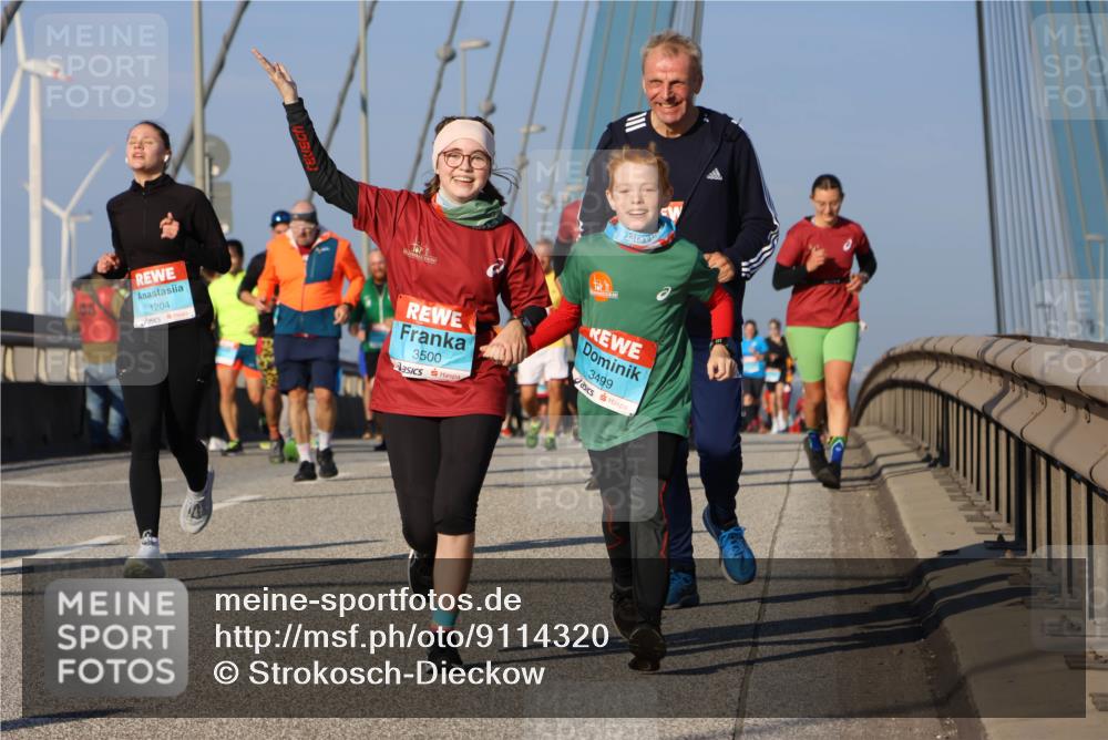 03.10.2025 - Köhlbrandbrückenlauf Strokosch-Dieckow http://msf.ph/oto/9114320 03.10.2025 09:49:04 Position 2 1204, 3500, 3499 meine-sportfotos.de