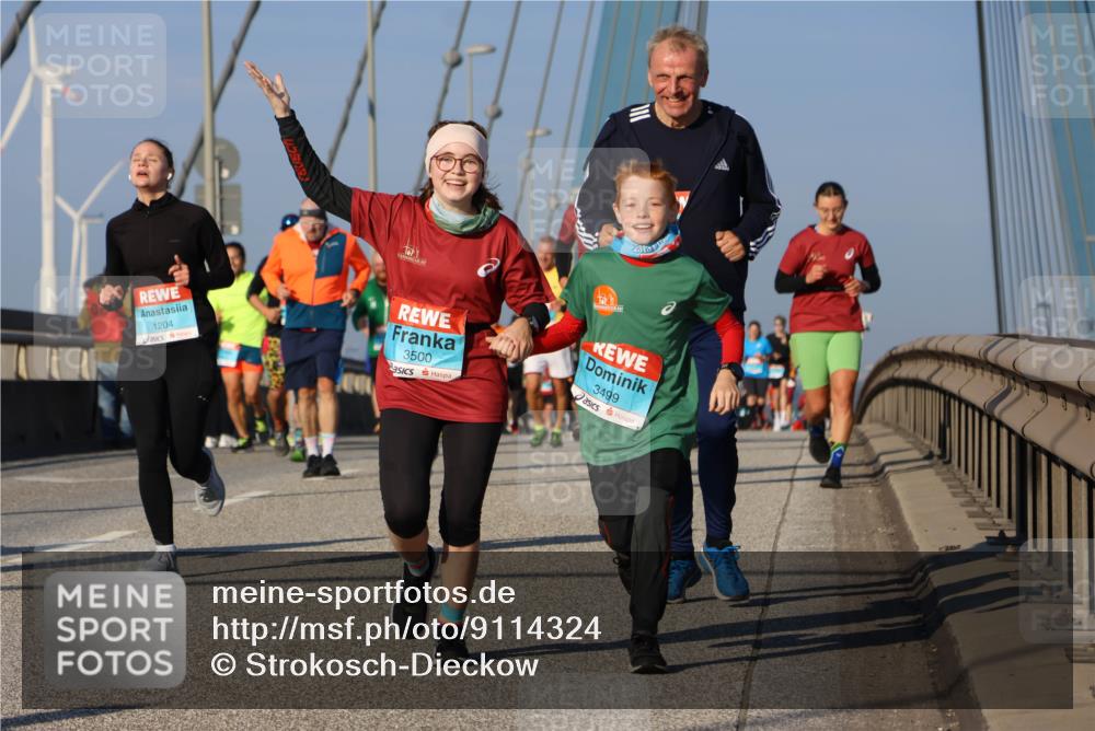 03.10.2025 - Köhlbrandbrückenlauf Strokosch-Dieckow http://msf.ph/oto/9114324 03.10.2025 09:49:04 Position 2 1204, 3500, 3499 meine-sportfotos.de