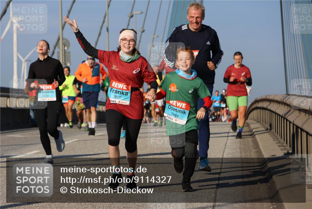 03.10.2025 - Köhlbrandbrückenlauf Strokosch-Dieckow http://msf.ph/oto/9114327 03.10.2025 09:49:04 Position 2 1204, 3500, 3499 meine-sportfotos.de