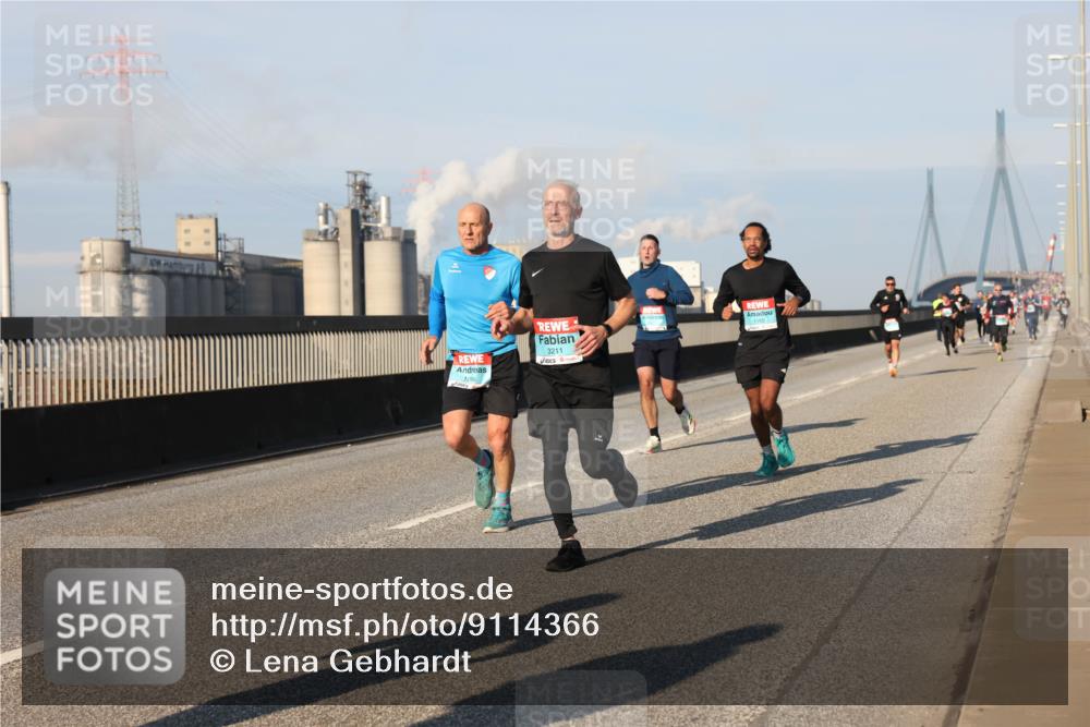 03.10.2025 - Köhlbrandbrückenlauf Lena Gebhardt http://msf.ph/oto/9114366 03.10.2025 09:43:08 Position 2 1094, 1550, 3211 meine-sportfotos.de