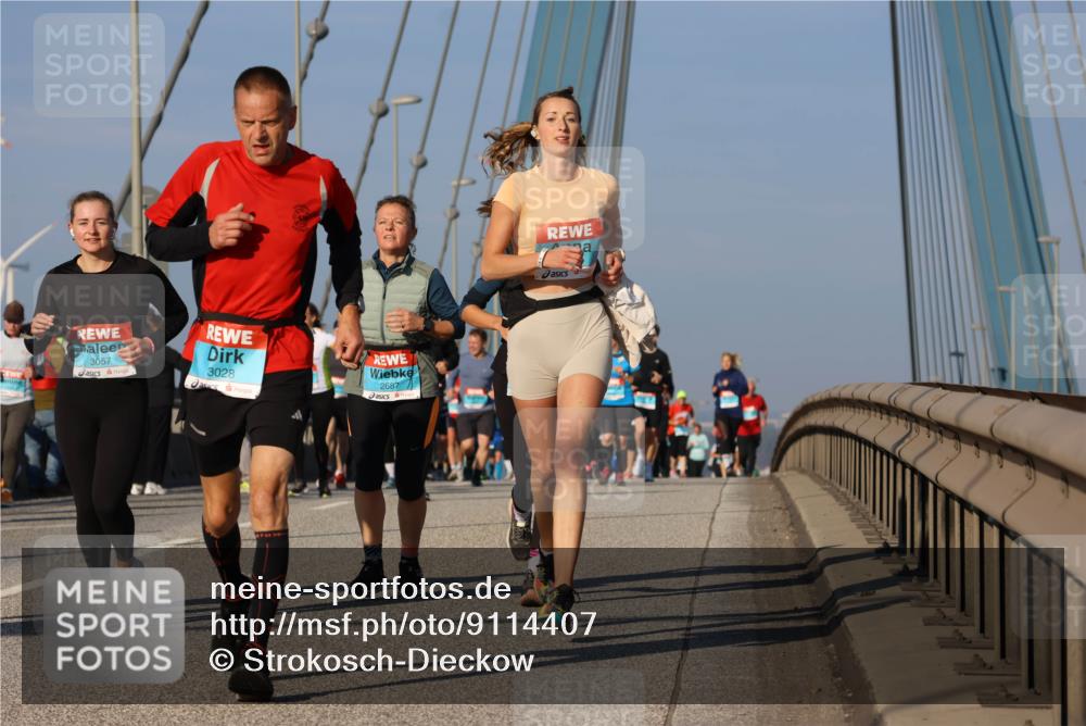 03.10.2025 - Köhlbrandbrückenlauf Strokosch-Dieckow http://msf.ph/oto/9114407 03.10.2025 09:49:13 Position 2 3057, 3028, 2687 meine-sportfotos.de