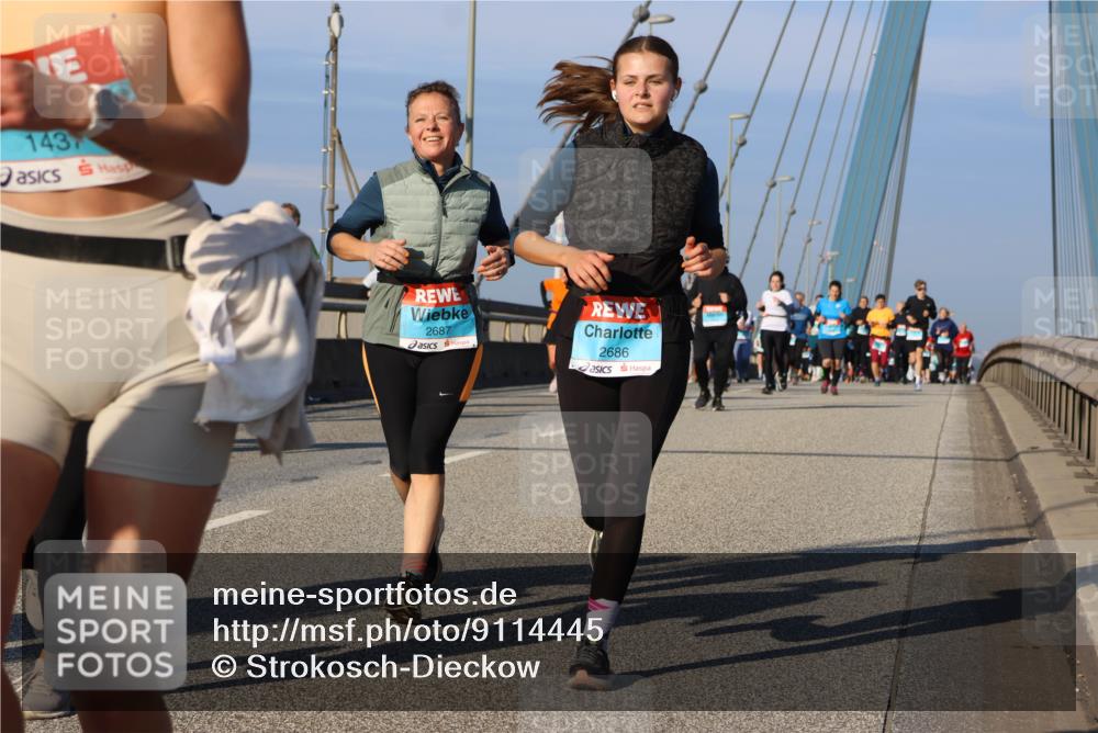 03.10.2025 - Köhlbrandbrückenlauf Strokosch-Dieckow http://msf.ph/oto/9114445 03.10.2025 09:49:18 Position 2 143, 2687, 2686 meine-sportfotos.de