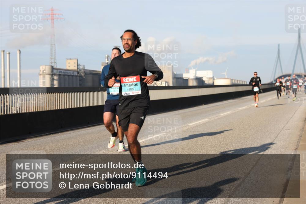 03.10.2025 - Köhlbrandbrückenlauf Lena Gebhardt http://msf.ph/oto/9114494 03.10.2025 09:43:10 Position 2 2811, 1550 meine-sportfotos.de