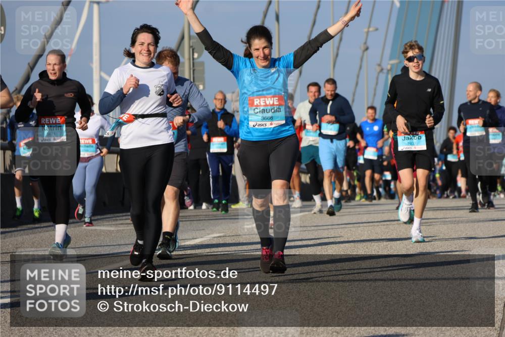03.10.2025 - Köhlbrandbrückenlauf Strokosch-Dieckow http://msf.ph/oto/9114497 03.10.2025 09:49:24 Position 2 3471, 3666, 1933 meine-sportfotos.de