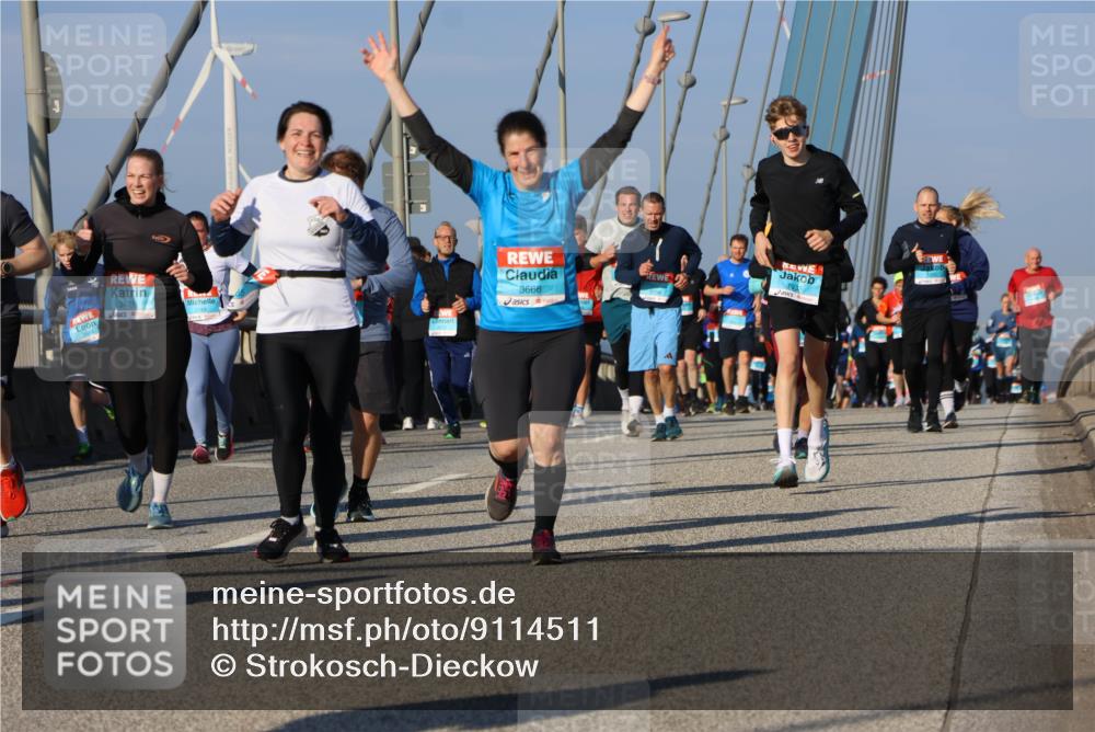 03.10.2025 - Köhlbrandbrückenlauf Strokosch-Dieckow http://msf.ph/oto/9114511 03.10.2025 09:49:25 Position 2 3471, 3666, 1933 meine-sportfotos.de