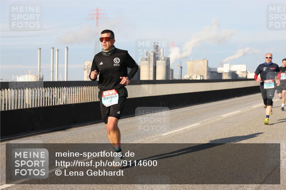03.10.2025 - Köhlbrandbrückenlauf Lena Gebhardt http://msf.ph/oto/9114600 03.10.2025 09:43:17 Position 2 1167 meine-sportfotos.de