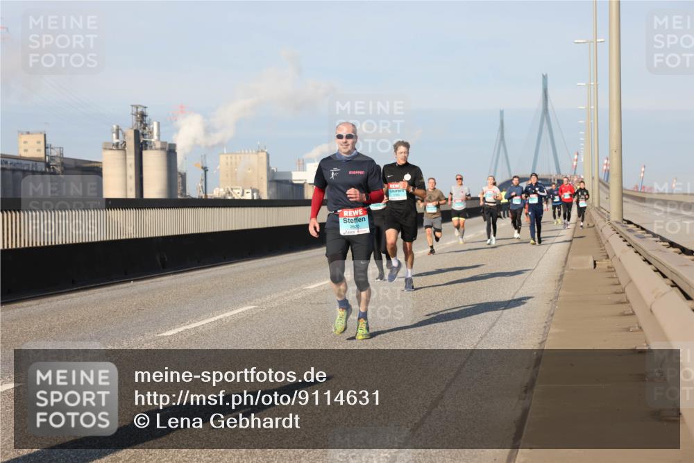 03.10.2025 - Köhlbrandbrückenlauf Lena Gebhardt http://msf.ph/oto/9114631 03.10.2025 09:43:18 Position 2  meine-sportfotos.de