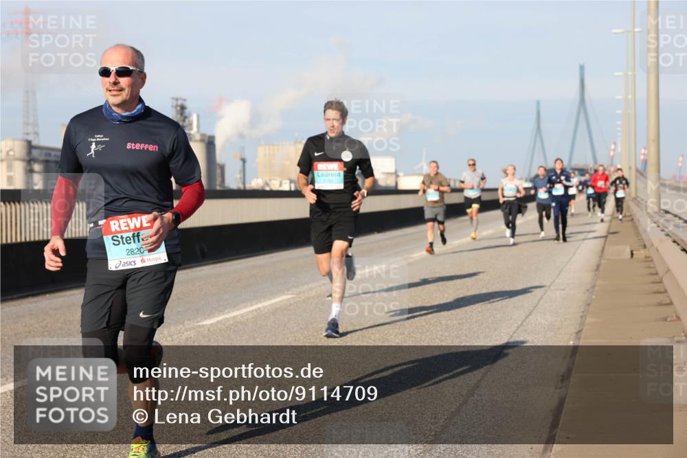 03.10.2025 - Köhlbrandbrückenlauf Lena Gebhardt http://msf.ph/oto/9114709 03.10.2025 09:43:19 Position 2 3, 2820 meine-sportfotos.de