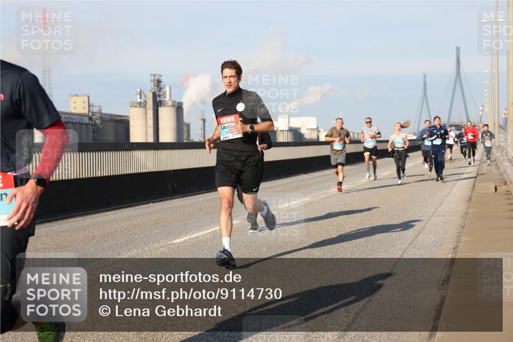 03.10.2025 - Köhlbrandbrückenlauf Lena Gebhardt http://msf.ph/oto/9114730 03.10.2025 09:43:19 Position 2 310 meine-sportfotos.de