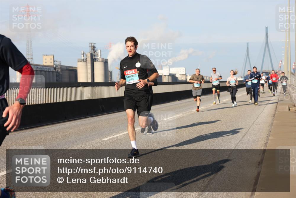 03.10.2025 - Köhlbrandbrückenlauf Lena Gebhardt http://msf.ph/oto/9114740 03.10.2025 09:43:19 Position 2 3183 meine-sportfotos.de