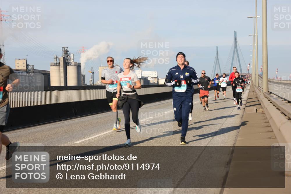 03.10.2025 - Köhlbrandbrückenlauf Lena Gebhardt http://msf.ph/oto/9114974 03.10.2025 09:43:23 Position 2  meine-sportfotos.de