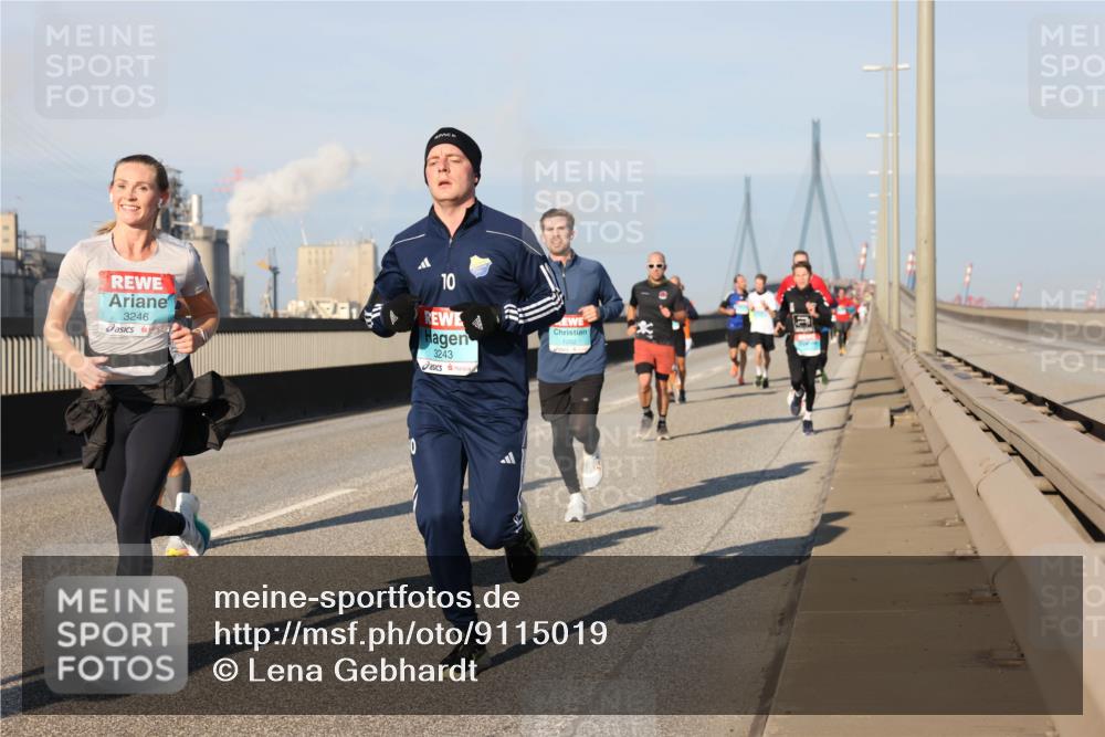 03.10.2025 - Köhlbrandbrückenlauf Lena Gebhardt http://msf.ph/oto/9115019 03.10.2025 09:43:24 Position 2 3246, 10, 3243, 1052 meine-sportfotos.de