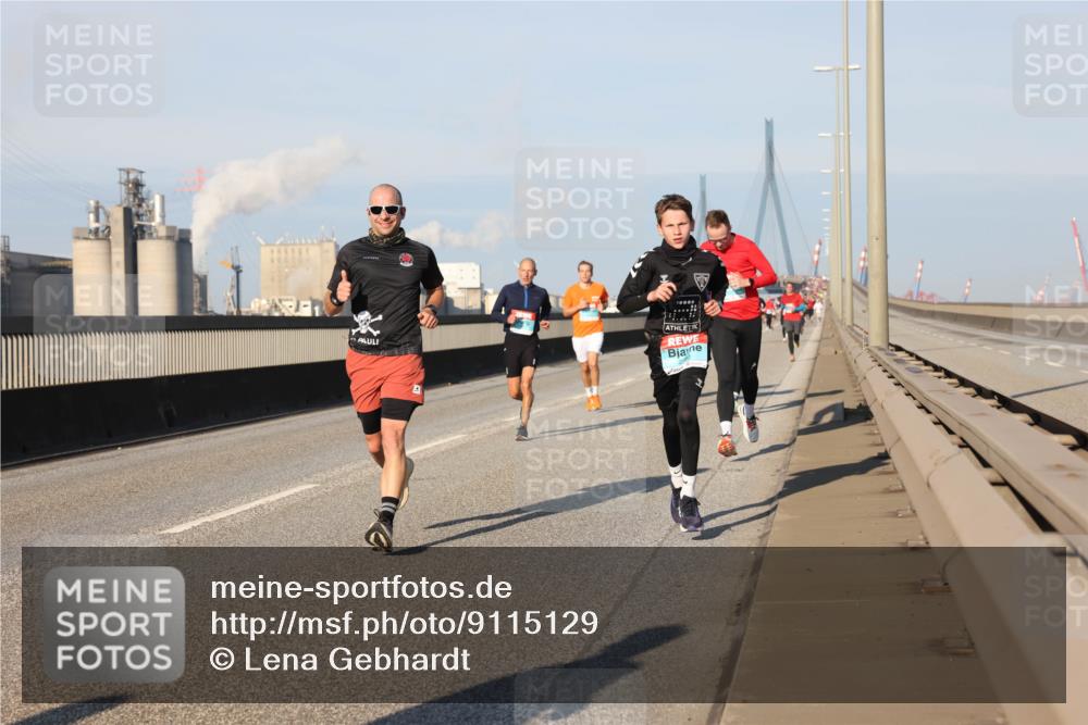 03.10.2025 - Köhlbrandbrückenlauf Lena Gebhardt http://msf.ph/oto/9115129 03.10.2025 09:43:27 Position 2  meine-sportfotos.de