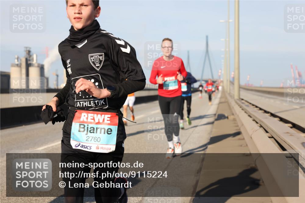 03.10.2025 - Köhlbrandbrückenlauf Lena Gebhardt http://msf.ph/oto/9115224 03.10.2025 09:43:29 Position 2 1860, 2760 meine-sportfotos.de