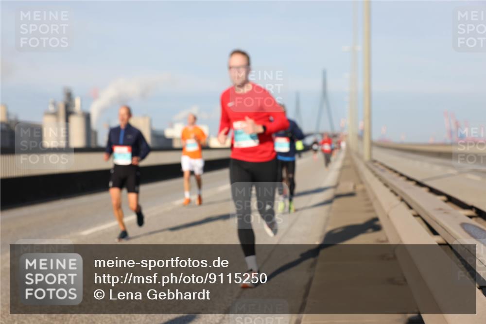 03.10.2025 - Köhlbrandbrückenlauf Lena Gebhardt http://msf.ph/oto/9115250 03.10.2025 09:43:29 Position 2  meine-sportfotos.de