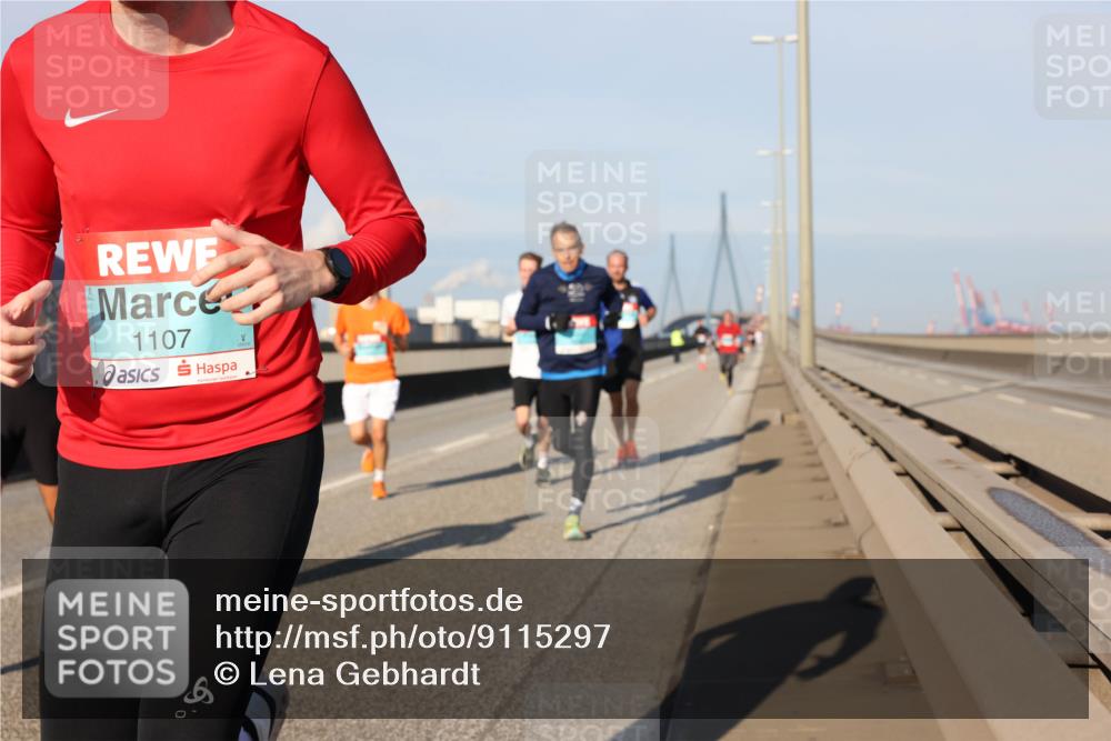 03.10.2025 - Köhlbrandbrückenlauf Lena Gebhardt http://msf.ph/oto/9115297 03.10.2025 09:43:30 Position 2 1107, 6 meine-sportfotos.de