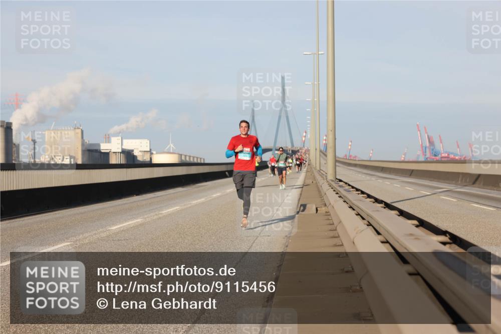 03.10.2025 - Köhlbrandbrückenlauf Lena Gebhardt http://msf.ph/oto/9115456 03.10.2025 09:43:35 Position 2  meine-sportfotos.de