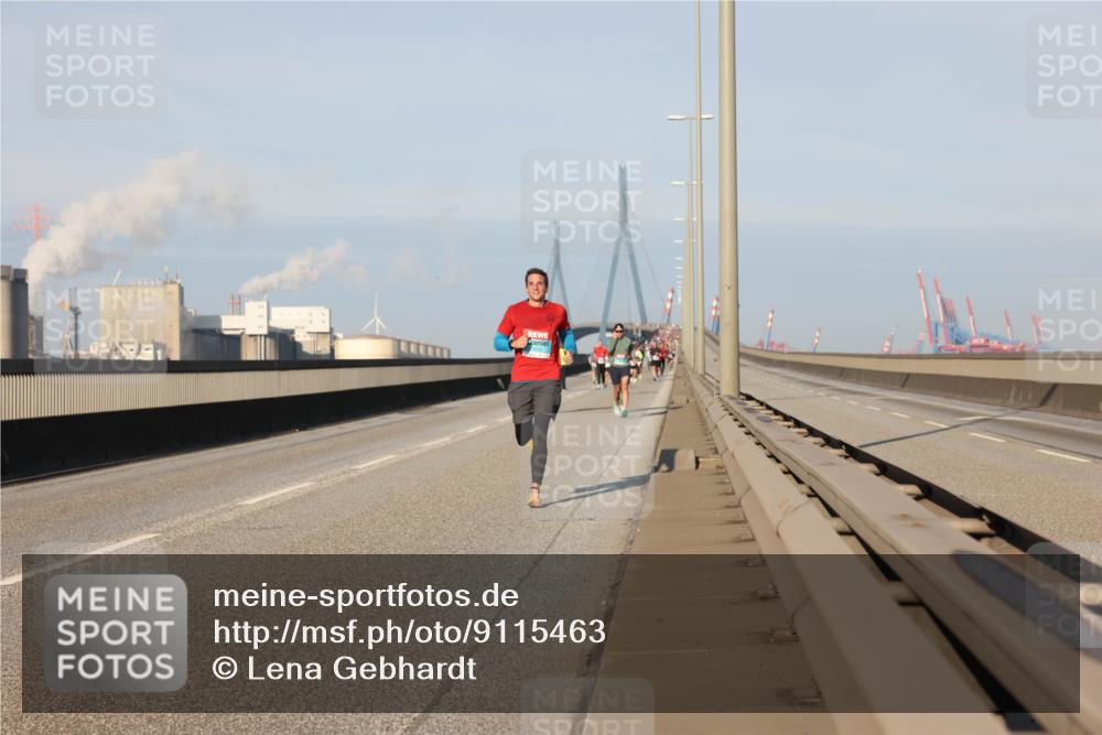 03.10.2025 - Köhlbrandbrückenlauf Lena Gebhardt http://msf.ph/oto/9115463 03.10.2025 09:43:35 Position 2  meine-sportfotos.de