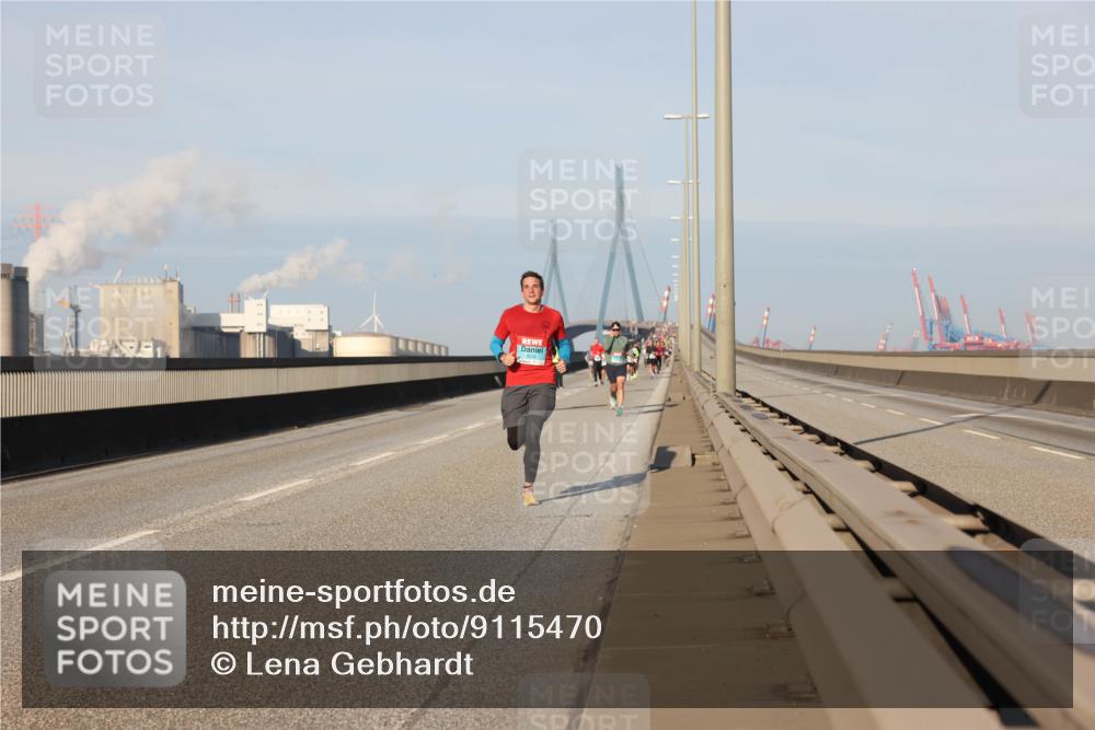 03.10.2025 - Köhlbrandbrückenlauf Lena Gebhardt http://msf.ph/oto/9115470 03.10.2025 09:43:35 Position 2  meine-sportfotos.de
