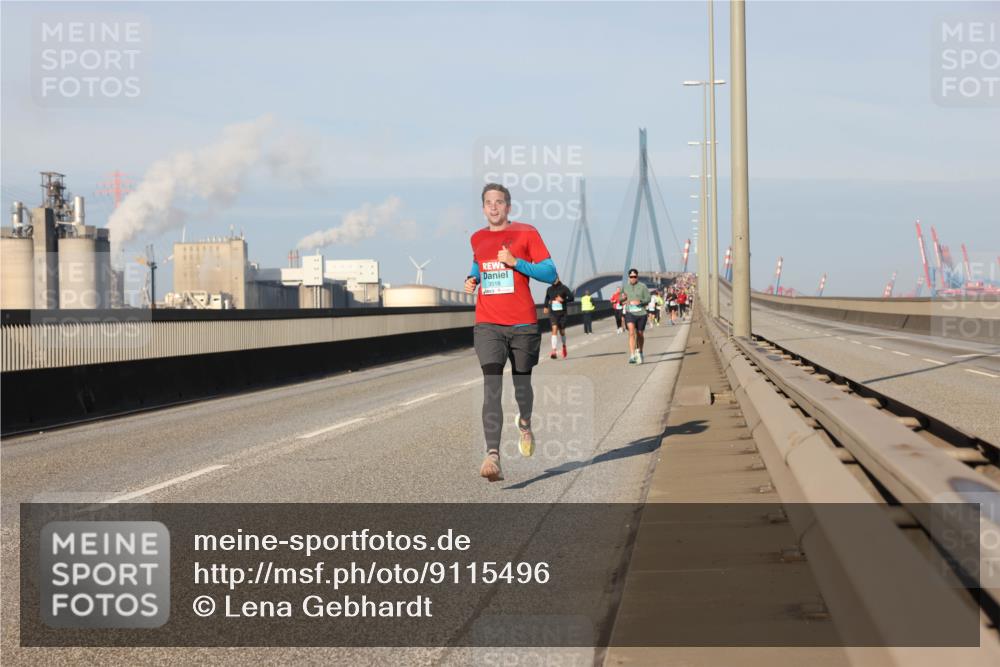 03.10.2025 - Köhlbrandbrückenlauf Lena Gebhardt http://msf.ph/oto/9115496 03.10.2025 09:43:36 Position 2 3518 meine-sportfotos.de
