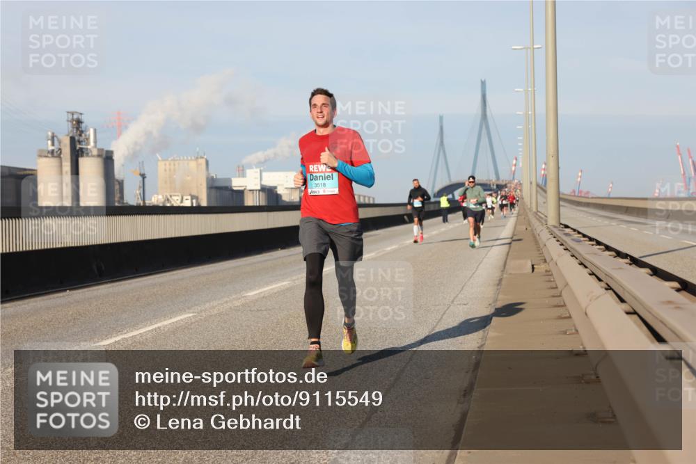 03.10.2025 - Köhlbrandbrückenlauf Lena Gebhardt http://msf.ph/oto/9115549 03.10.2025 09:43:37 Position 2 3518 meine-sportfotos.de