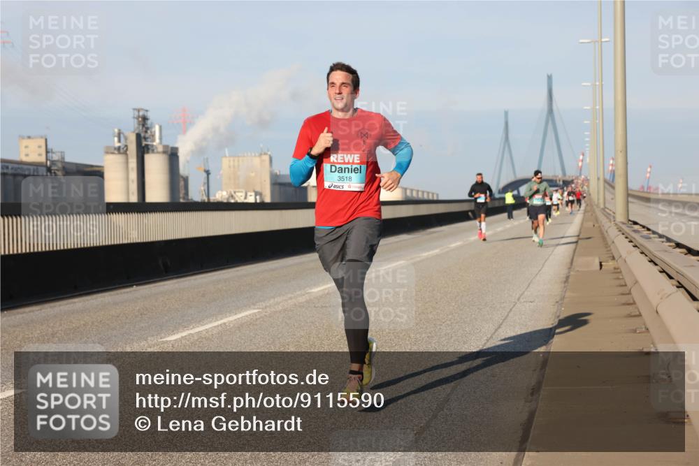 03.10.2025 - Köhlbrandbrückenlauf Lena Gebhardt http://msf.ph/oto/9115590 03.10.2025 09:43:37 Position 2 3518 meine-sportfotos.de