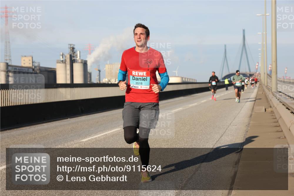 03.10.2025 - Köhlbrandbrückenlauf Lena Gebhardt http://msf.ph/oto/9115624 03.10.2025 09:43:37 Position 2 3518 meine-sportfotos.de