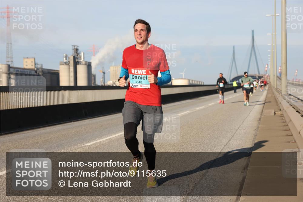03.10.2025 - Köhlbrandbrückenlauf Lena Gebhardt http://msf.ph/oto/9115635 03.10.2025 09:43:37 Position 2 3518 meine-sportfotos.de