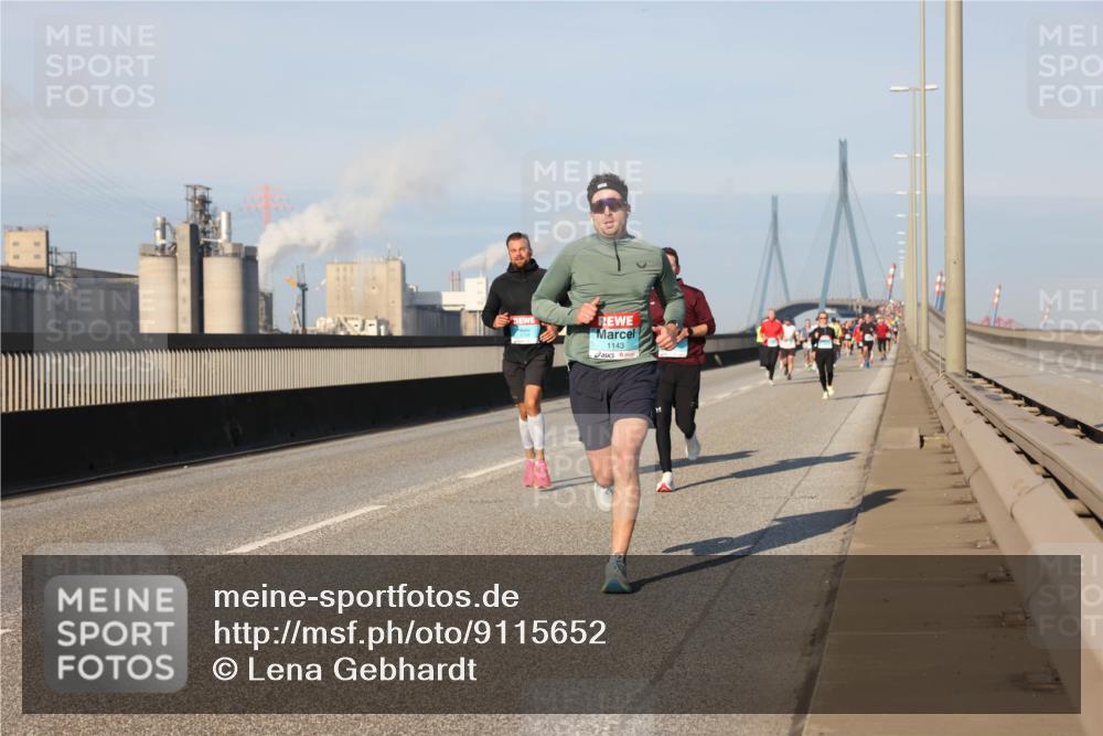 03.10.2025 - Köhlbrandbrückenlauf Lena Gebhardt http://msf.ph/oto/9115652 03.10.2025 09:43:43 Position 2 1143 meine-sportfotos.de