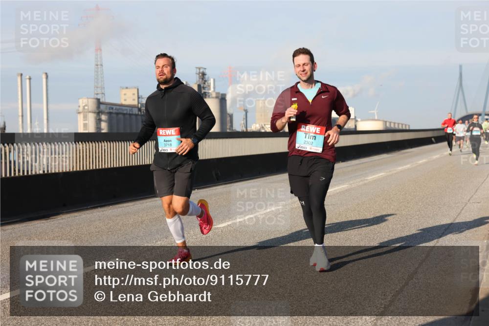 03.10.2025 - Köhlbrandbrückenlauf Lena Gebhardt http://msf.ph/oto/9115777 03.10.2025 09:43:45 Position 2 3718, 2302 meine-sportfotos.de