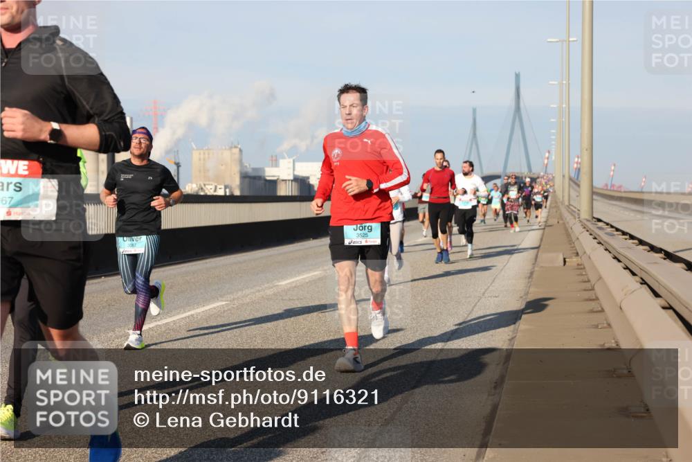 03.10.2025 - Köhlbrandbrückenlauf Lena Gebhardt http://msf.ph/oto/9116321 03.10.2025 09:44:02 Position 2 67, 3087, 3525 meine-sportfotos.de