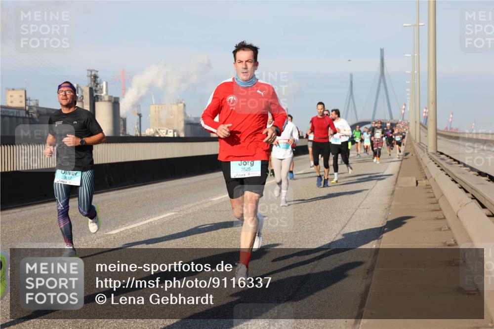 03.10.2025 - Köhlbrandbrückenlauf Lena Gebhardt http://msf.ph/oto/9116337 03.10.2025 09:44:02 Position 2 3087, 3525 meine-sportfotos.de