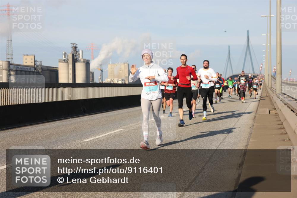 03.10.2025 - Köhlbrandbrückenlauf Lena Gebhardt http://msf.ph/oto/9116401 03.10.2025 09:44:04 Position 2  meine-sportfotos.de
