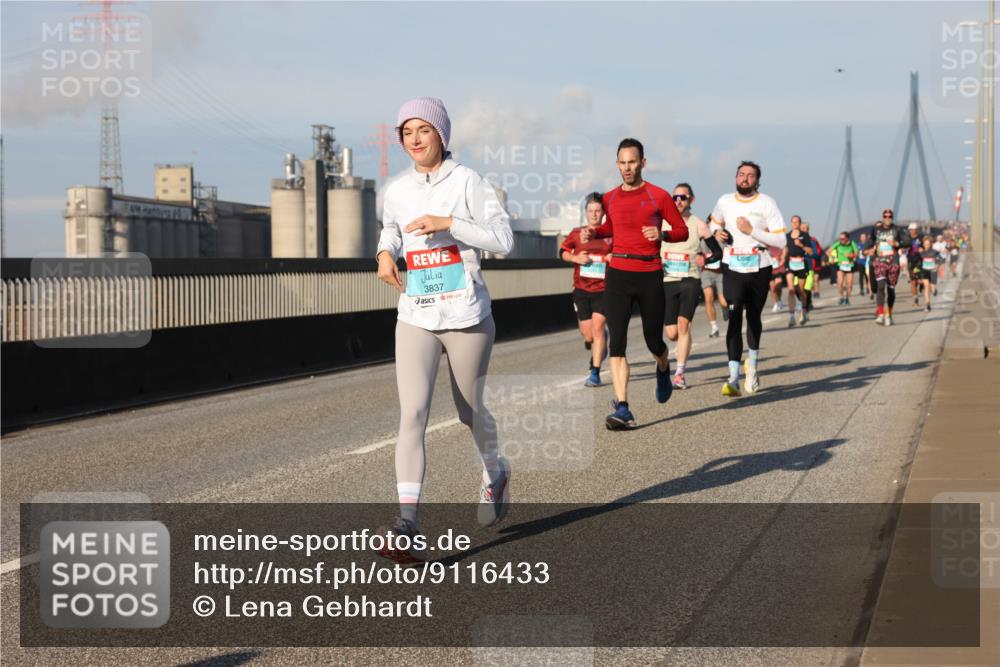 03.10.2025 - Köhlbrandbrückenlauf Lena Gebhardt http://msf.ph/oto/9116433 03.10.2025 09:44:04 Position 2 3837 meine-sportfotos.de