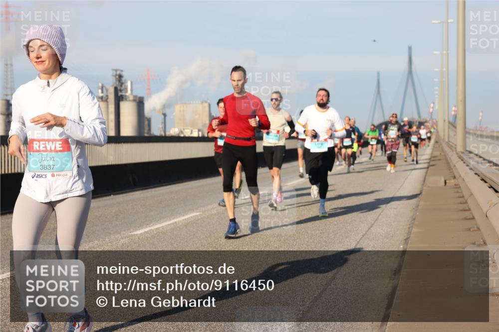 03.10.2025 - Köhlbrandbrückenlauf Lena Gebhardt http://msf.ph/oto/9116450 03.10.2025 09:44:05 Position 2 3837 meine-sportfotos.de