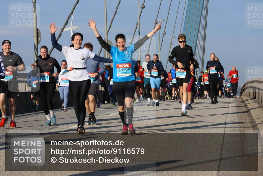 03.10.2025 - Köhlbrandbrückenlauf Strokosch-Dieckow http://msf.ph/oto/9116579 03.10.2025 09:49:25 Position 2 3470, 3666, 1933 meine-sportfotos.de