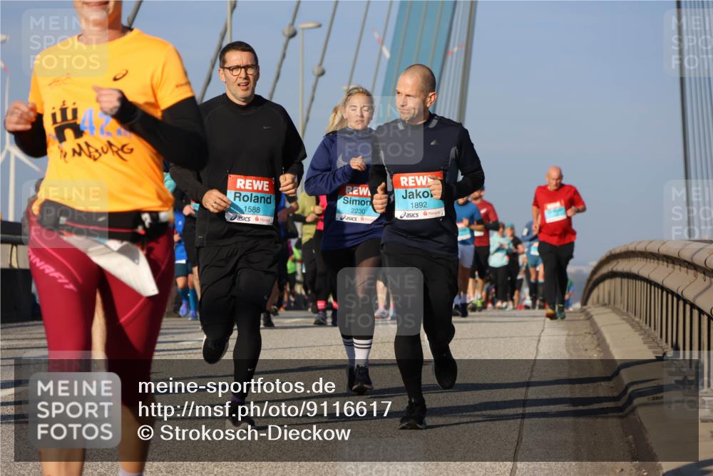 03.10.2025 - Köhlbrandbrückenlauf Strokosch-Dieckow http://msf.ph/oto/9116617 03.10.2025 09:49:32 Position 2 1588, 2230, 1892 meine-sportfotos.de