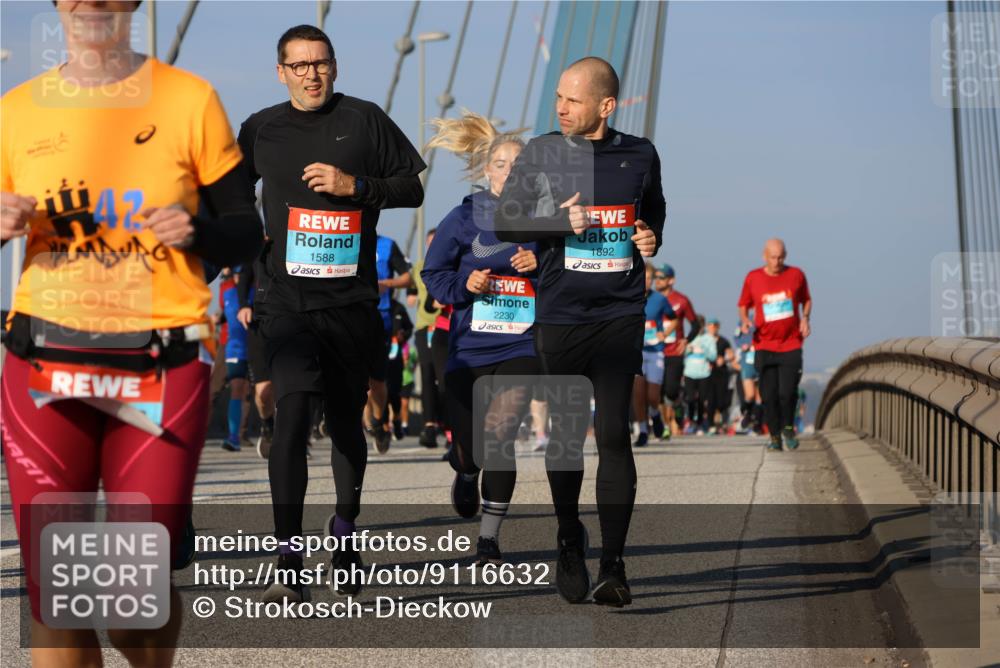 03.10.2025 - Köhlbrandbrückenlauf Strokosch-Dieckow http://msf.ph/oto/9116632 03.10.2025 09:49:32 Position 2 1588, 2230, 1892 meine-sportfotos.de