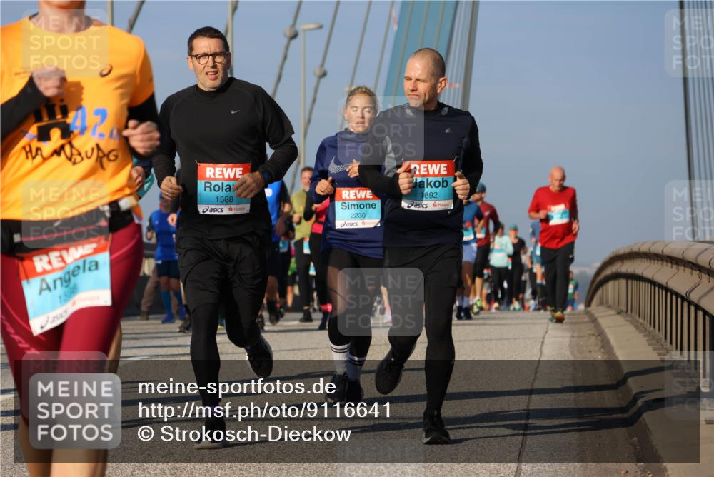 03.10.2025 - Köhlbrandbrückenlauf Strokosch-Dieckow http://msf.ph/oto/9116641 03.10.2025 09:49:32 Position 2 1598, 1588, 2230, 1892 meine-sportfotos.de