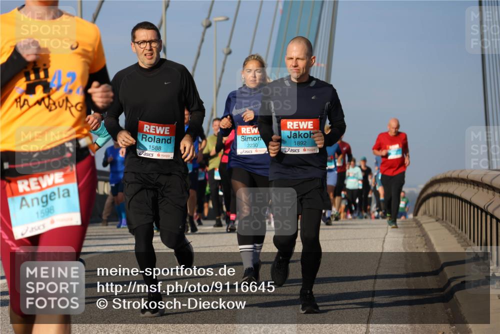 03.10.2025 - Köhlbrandbrückenlauf Strokosch-Dieckow http://msf.ph/oto/9116645 03.10.2025 09:49:32 Position 2 11021, 1598, 1588, 2230, 1892 meine-sportfotos.de