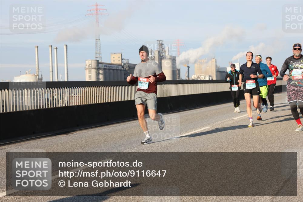 03.10.2025 - Köhlbrandbrückenlauf Lena Gebhardt http://msf.ph/oto/9116647 03.10.2025 09:44:09 Position 2 1237 meine-sportfotos.de