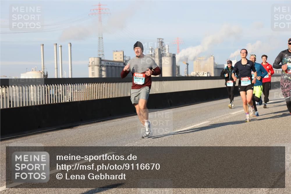 03.10.2025 - Köhlbrandbrückenlauf Lena Gebhardt http://msf.ph/oto/9116670 03.10.2025 09:44:10 Position 2 1237, 1087 meine-sportfotos.de