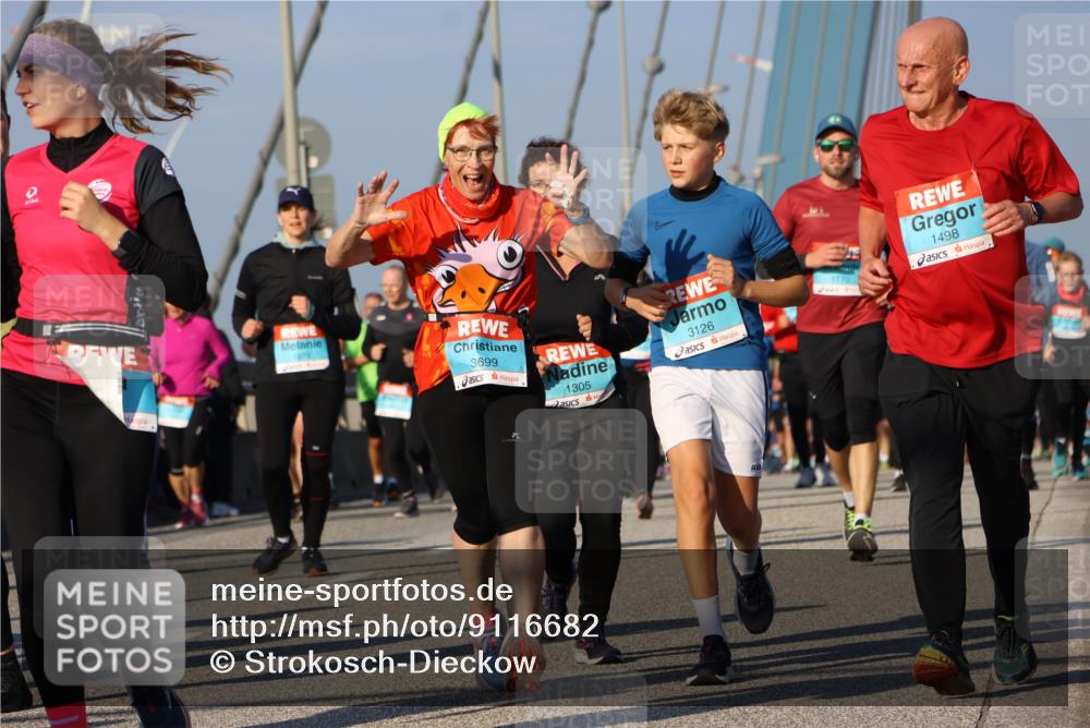 03.10.2025 - Köhlbrandbrückenlauf Strokosch-Dieckow http://msf.ph/oto/9116682 03.10.2025 09:49:42 Position 2 1979, 3699, 1305, 3126, 1770, 1498 meine-sportfotos.de