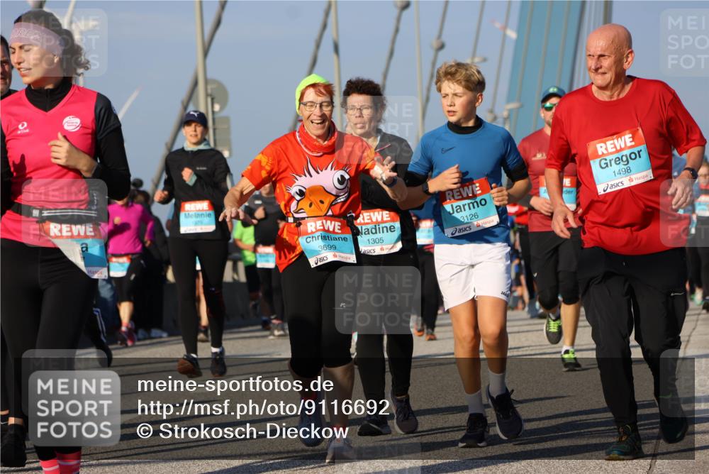 03.10.2025 - Köhlbrandbrückenlauf Strokosch-Dieckow http://msf.ph/oto/9116692 03.10.2025 09:49:42 Position 2 3699, 1305, 3126, 1498 meine-sportfotos.de