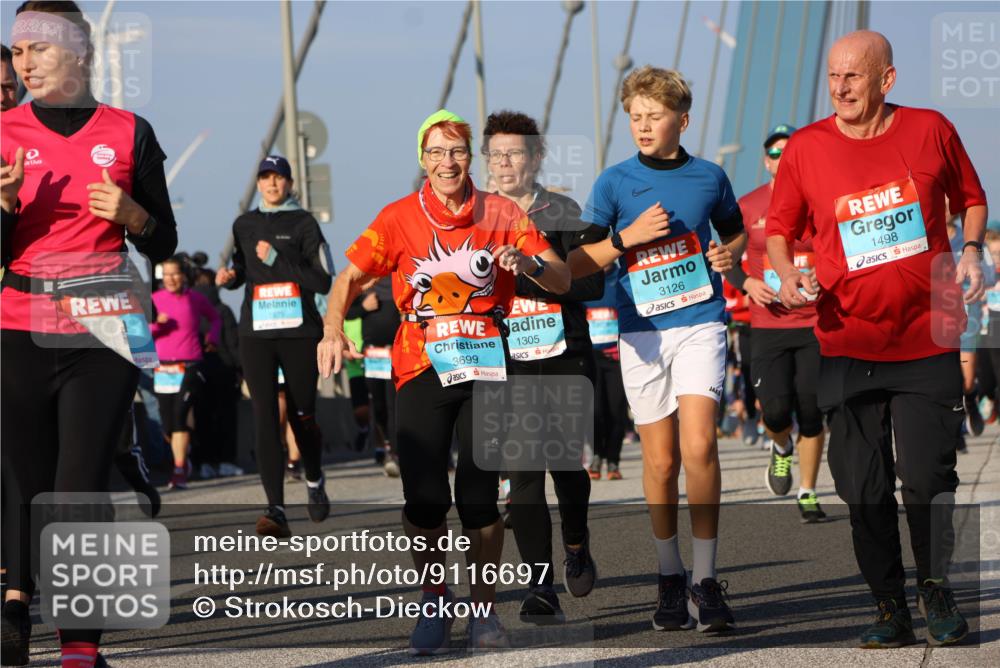 03.10.2025 - Köhlbrandbrückenlauf Strokosch-Dieckow http://msf.ph/oto/9116697 03.10.2025 09:49:42 Position 2 3699, 1305, 3126, 1498 meine-sportfotos.de