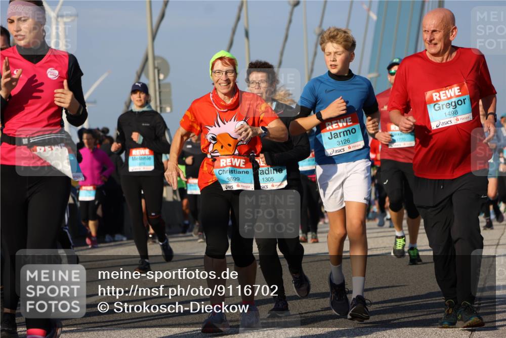 03.10.2025 - Köhlbrandbrückenlauf Strokosch-Dieckow http://msf.ph/oto/9116702 03.10.2025 09:49:42 Position 2 1979, 3699, 1305, 3126, 1770, 1498 meine-sportfotos.de