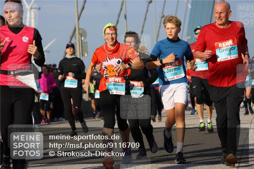 03.10.2025 - Köhlbrandbrückenlauf Strokosch-Dieckow http://msf.ph/oto/9116709 03.10.2025 09:49:42 Position 2 3699, 1305, 3126, 1770, 1498 meine-sportfotos.de