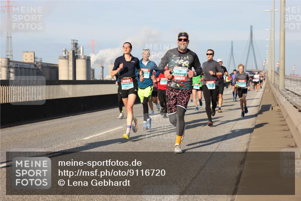 03.10.2025 - Köhlbrandbrückenlauf Lena Gebhardt http://msf.ph/oto/9116720 03.10.2025 09:44:10 Position 2 1087, 901 meine-sportfotos.de