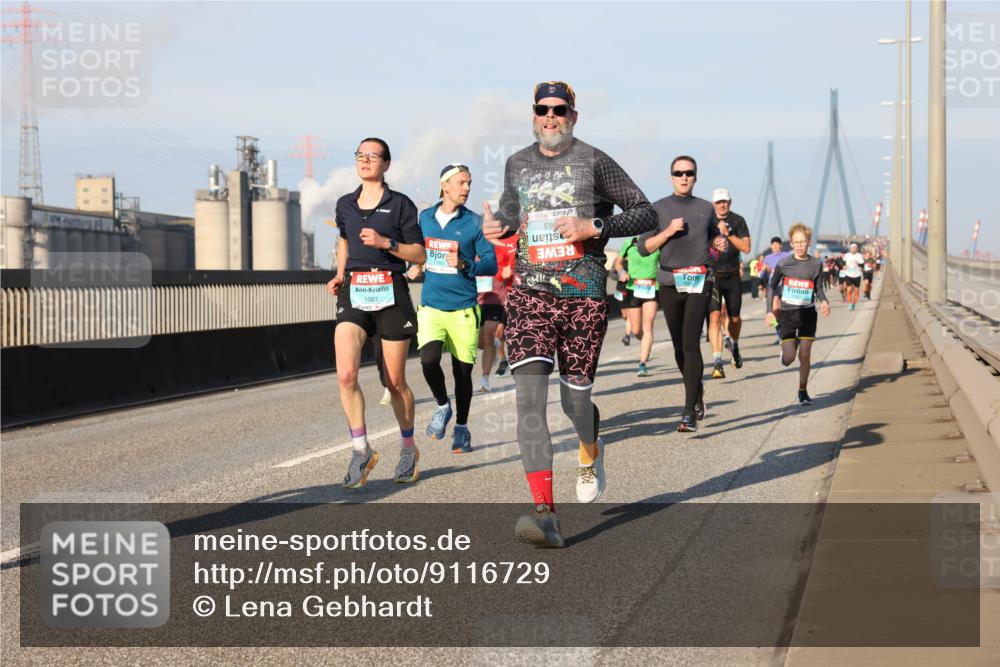 03.10.2025 - Köhlbrandbrückenlauf Lena Gebhardt http://msf.ph/oto/9116729 03.10.2025 09:44:11 Position 2 1087, 1185, 9, 140 meine-sportfotos.de