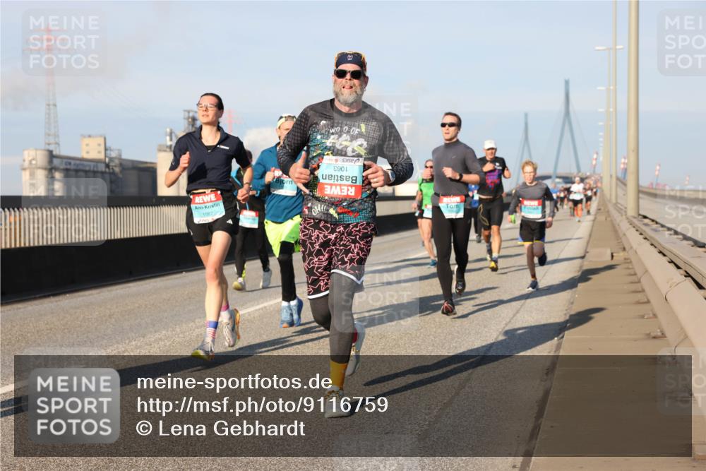 03.10.2025 - Köhlbrandbrückenlauf Lena Gebhardt http://msf.ph/oto/9116759 03.10.2025 09:44:11 Position 2 1087, 1063 meine-sportfotos.de